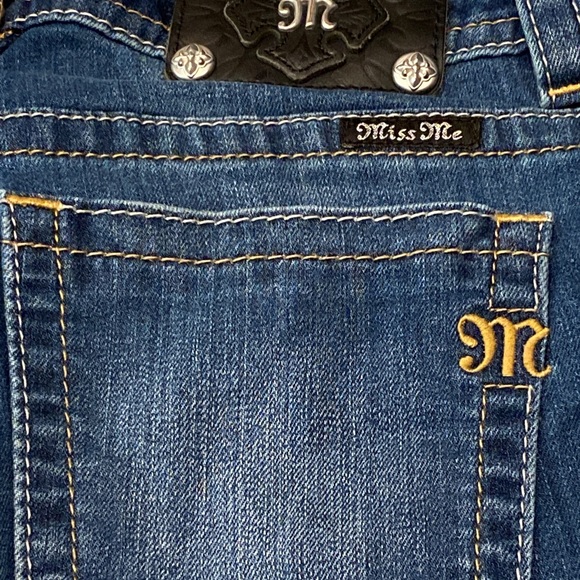 Women's Miss Me Mid-Rise Cuffed Distressed Destructed Skinny Jeans Size 28 VGC - Picture 2 of 8